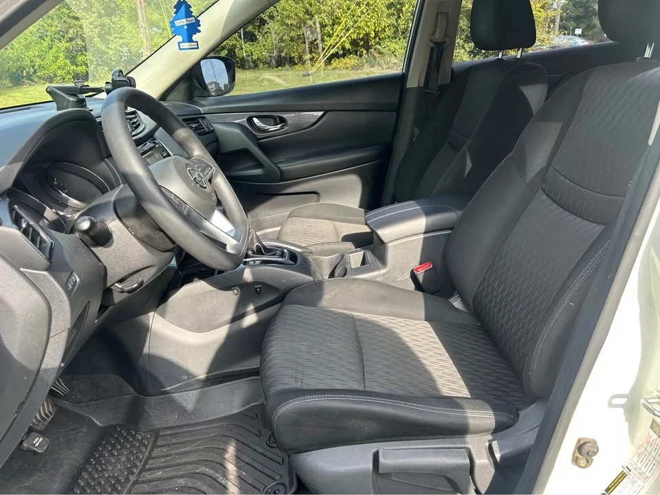 2017 Nissan Rogue - Image 9 of 13