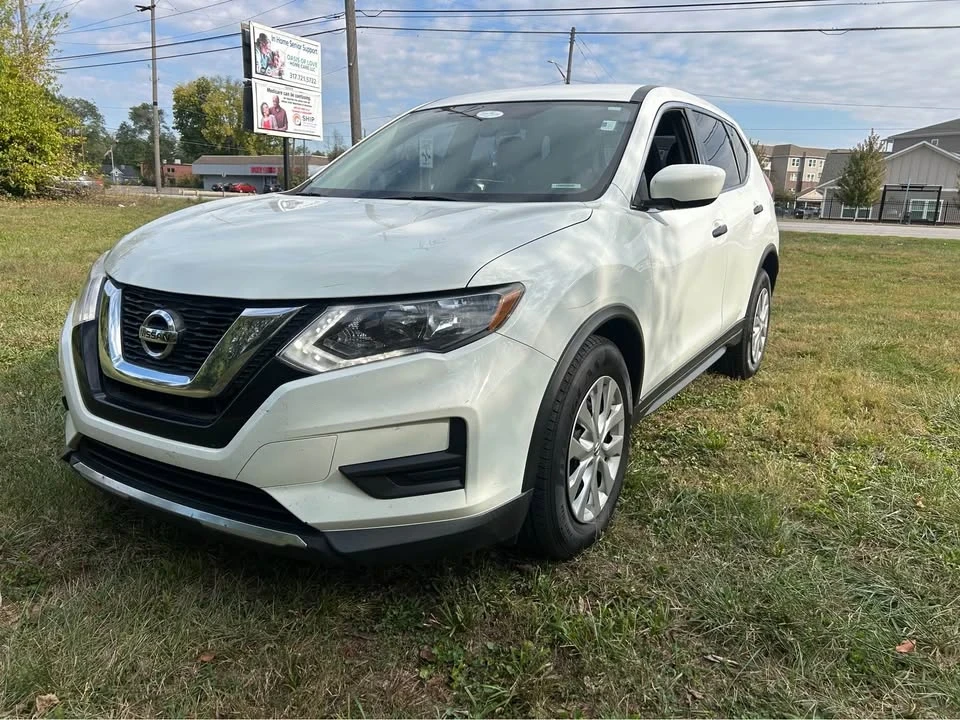 2017 Nissan Rogue - Image 2 of 13