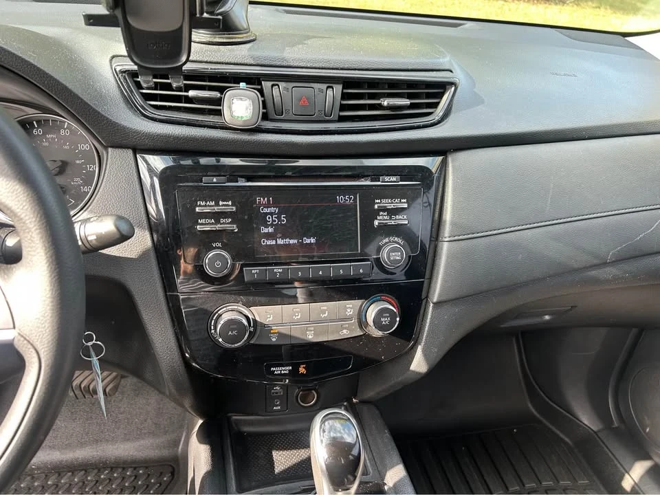 2017 Nissan Rogue - Image 12 of 13