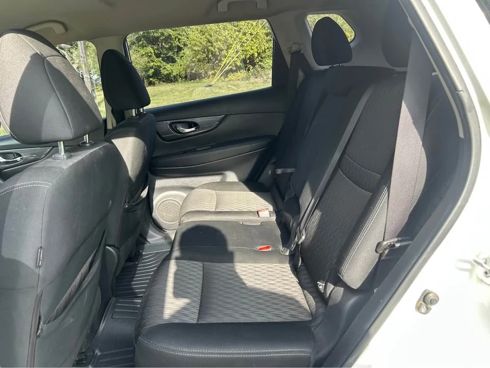 2017 Nissan Rogue - Image 10 of 13