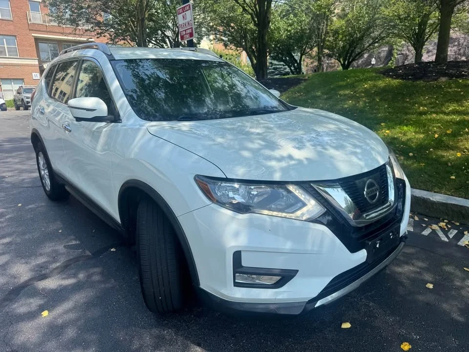 2017 Nissan Rogue - Image 10 of 20