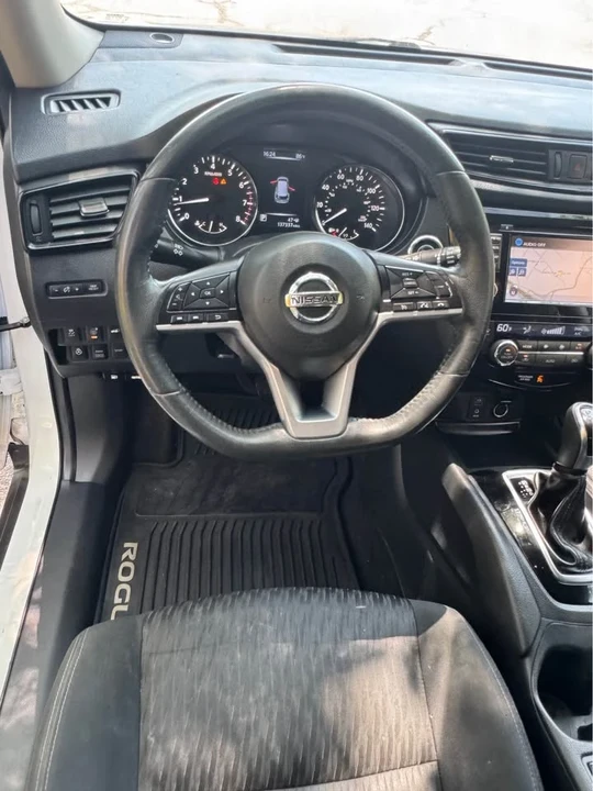2017 Nissan Rogue - Image 18 of 20
