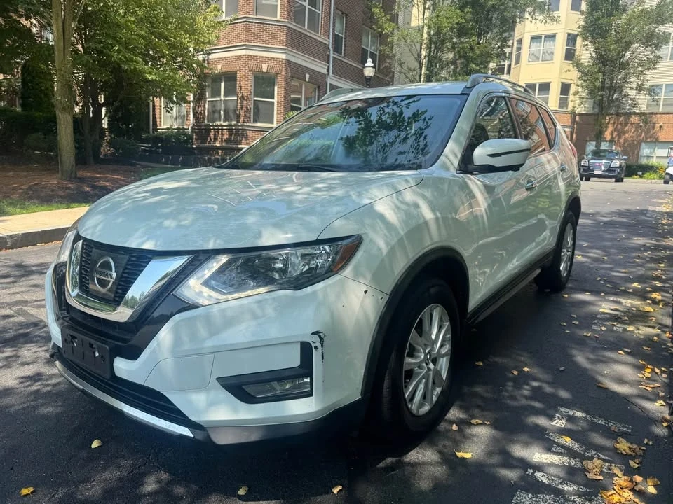 2017 Nissan Rogue - Image 2 of 20