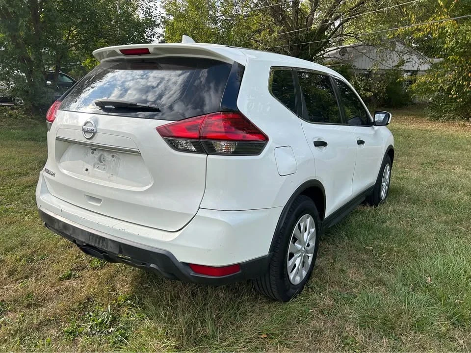 2017 Nissan Rogue - Image 6 of 13