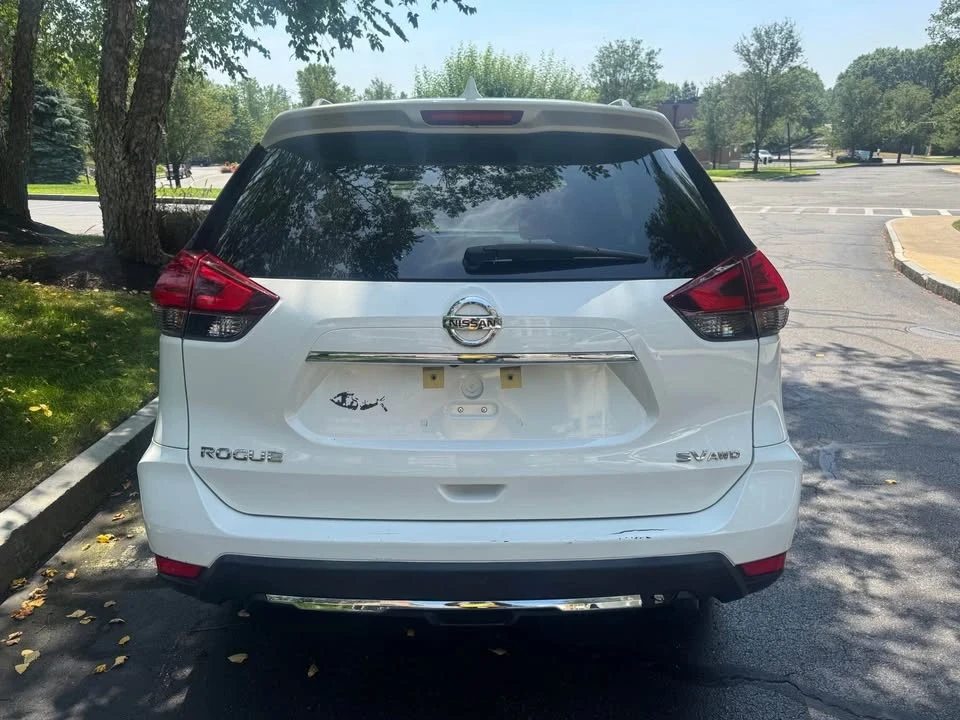 2017 Nissan Rogue - Image 8 of 20