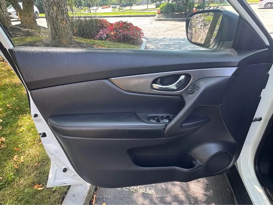 2017 Nissan Rogue - Image 14 of 20