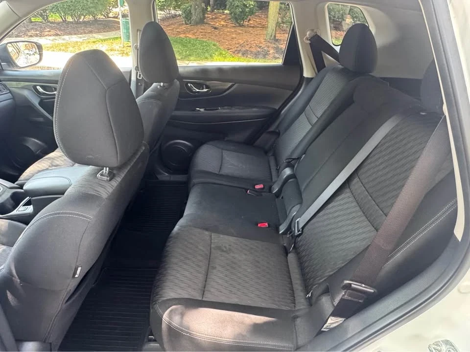 2017 Nissan Rogue - Image 13 of 20