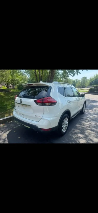 2017 Nissan Rogue - Image 5 of 16