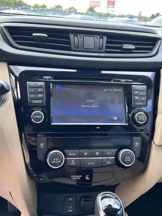 2017 Nissan Rogue - Image 11 of 12