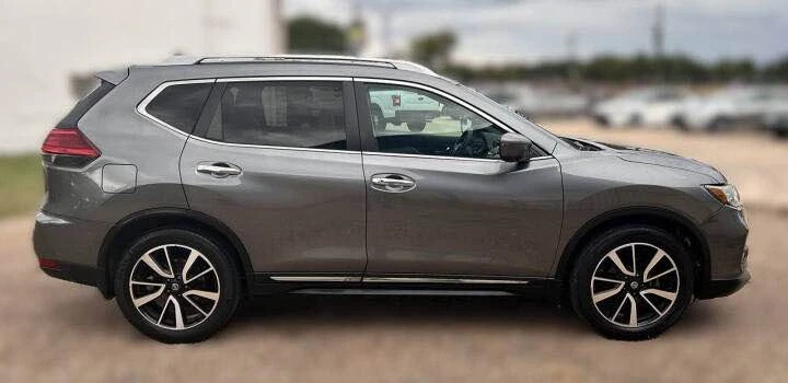 2017 Nissan Rogue - Image 4 of 12