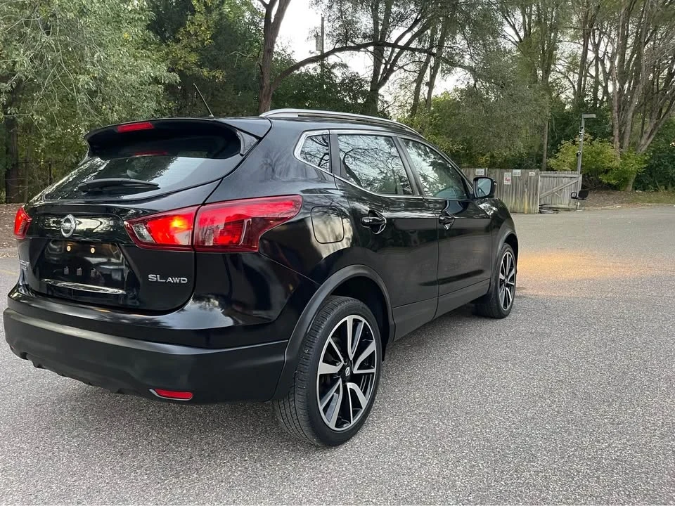 2017 Nissan Rogue - Image 11 of 19