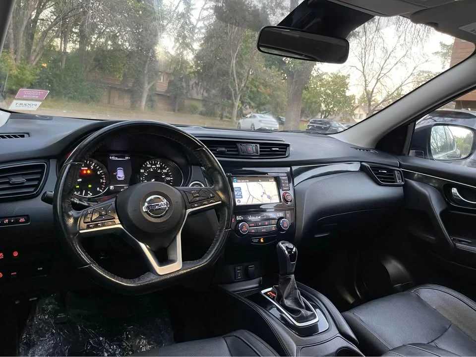 2017 Nissan Rogue - Image 4 of 19