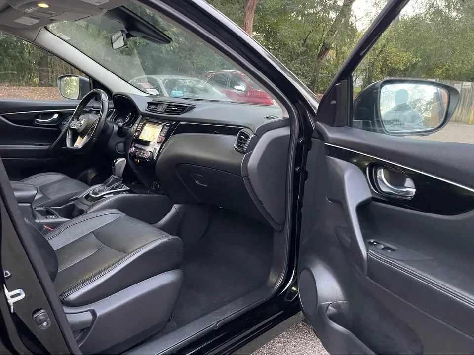 2017 Nissan Rogue - Image 10 of 19