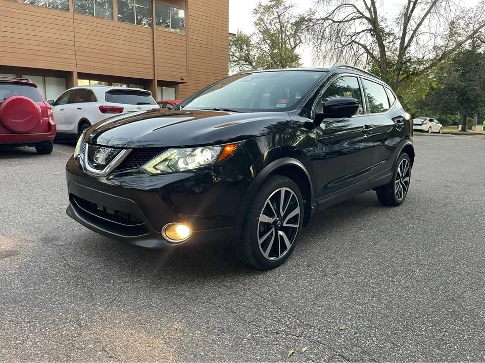 2017 Nissan Rogue - Image 16 of 19