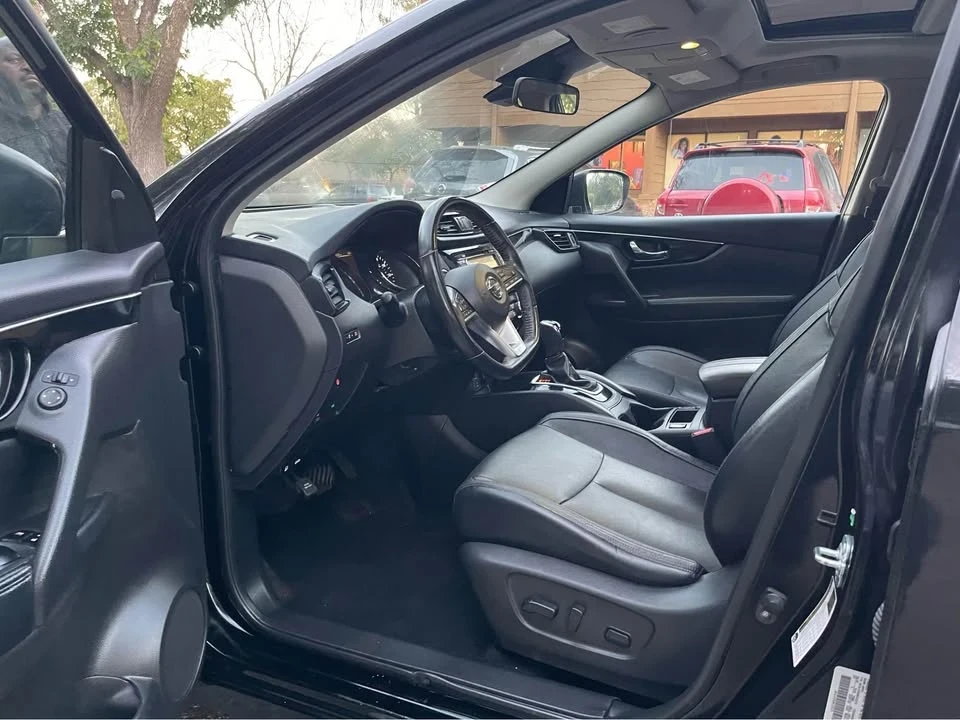 2017 Nissan Rogue - Image 3 of 19