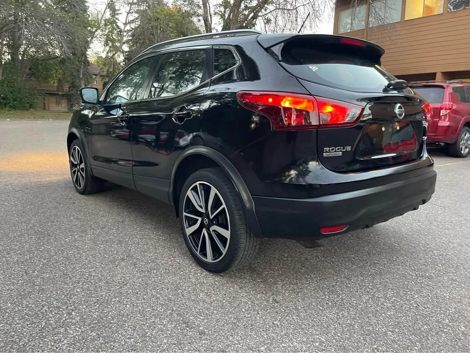 2017 Nissan Rogue - Image 12 of 19