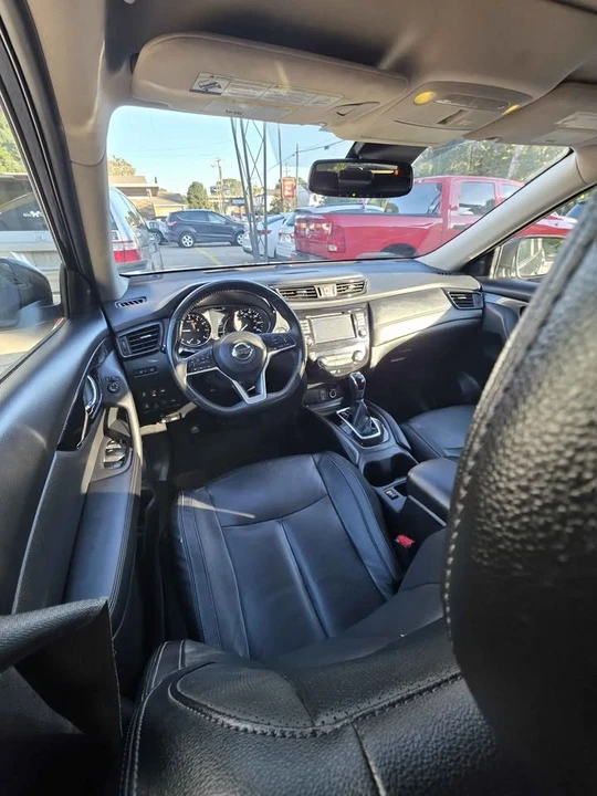2017 Nissan Rogue - Image 18 of 19