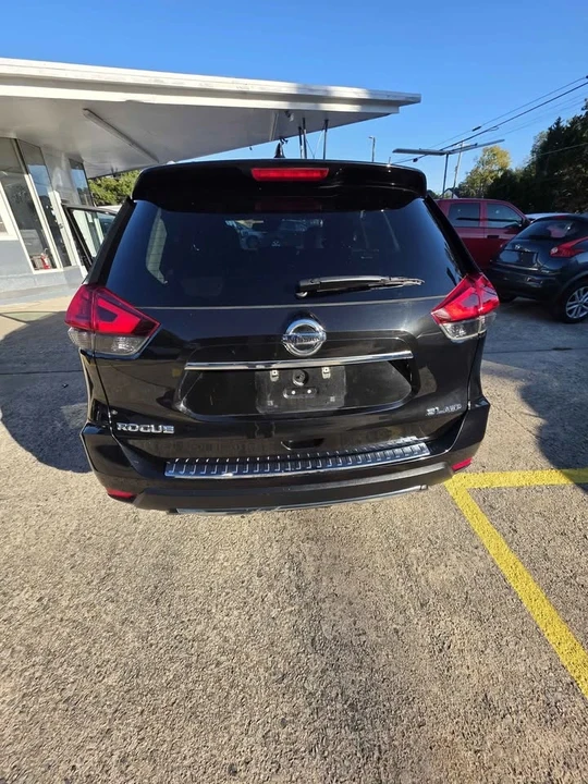 2017 Nissan Rogue - Image 14 of 19