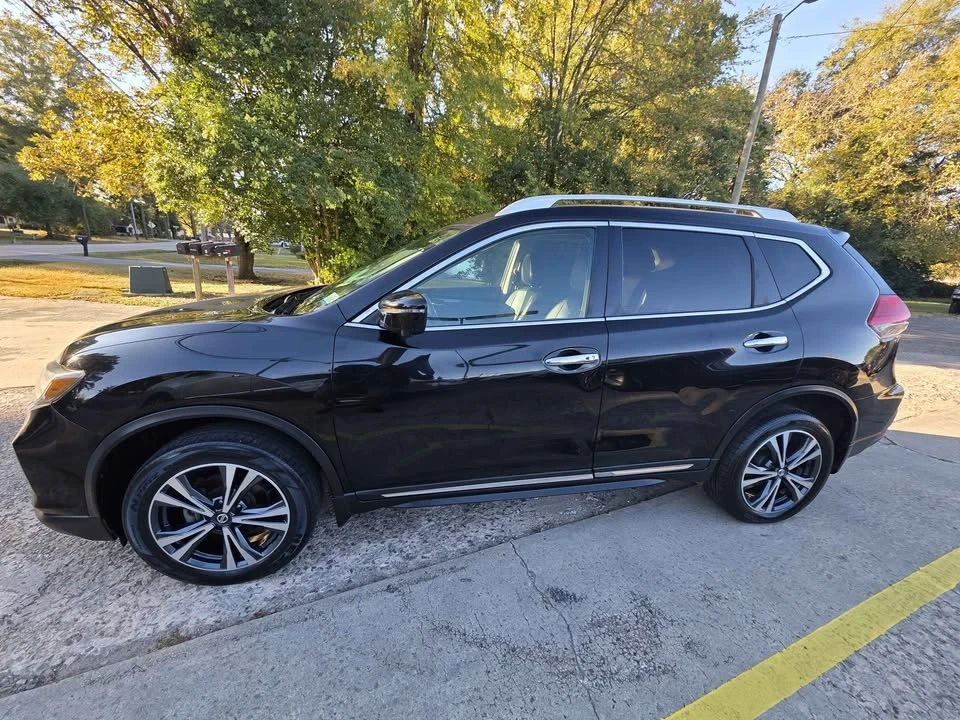 2017 Nissan Rogue - Image 10 of 19