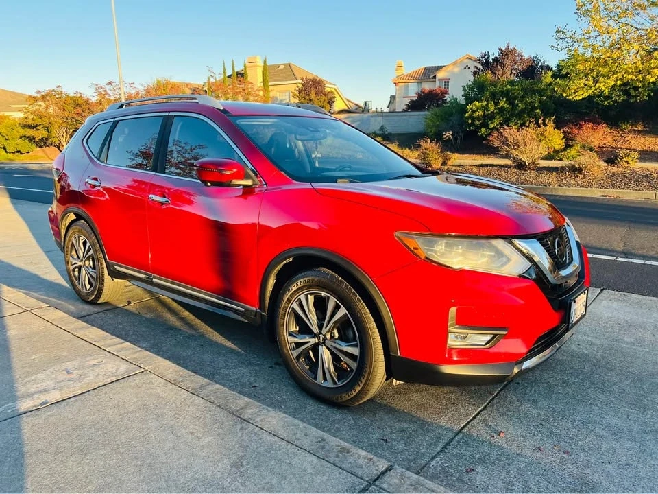2017 Nissan Rogue - Image 2 of 15