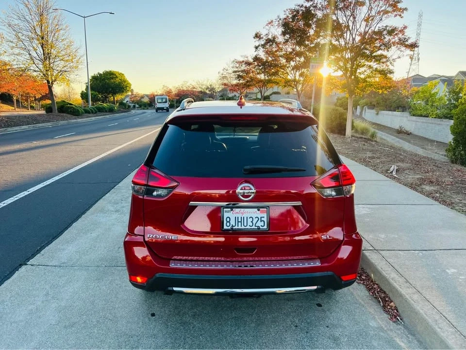 2017 Nissan Rogue - Image 12 of 15