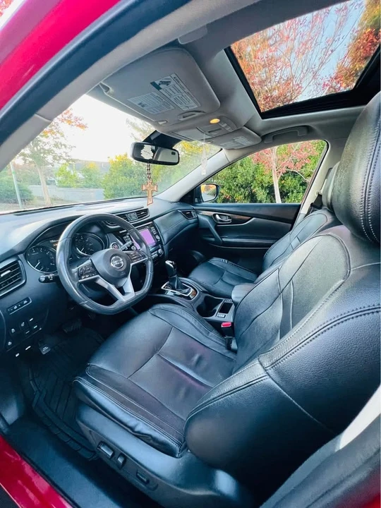 2017 Nissan Rogue - Image 8 of 15
