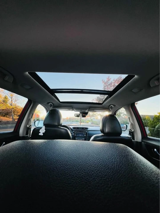 2017 Nissan Rogue - Image 6 of 15