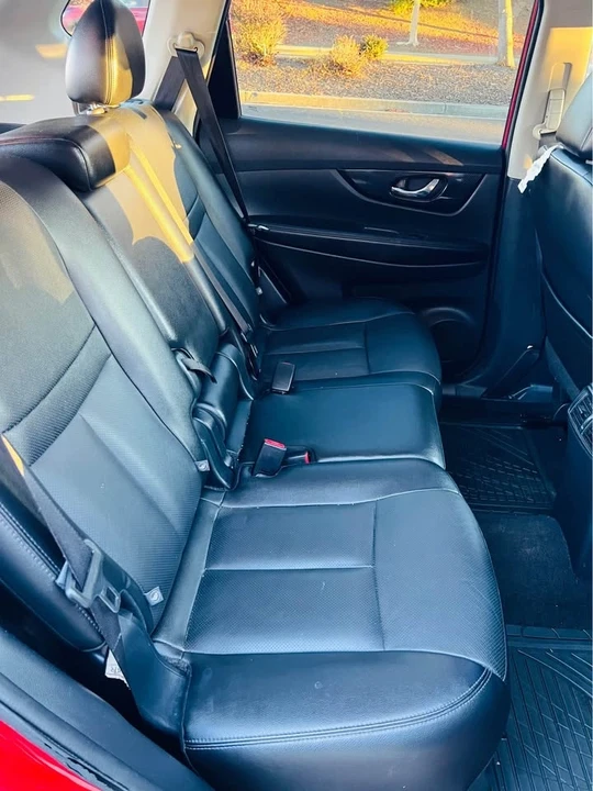 2017 Nissan Rogue - Image 10 of 15