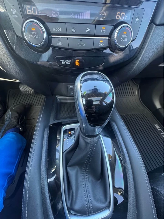 2017 Nissan Rogue - Image 16 of 20
