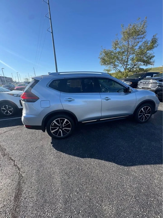 2017 Nissan Rogue - Image 8 of 20