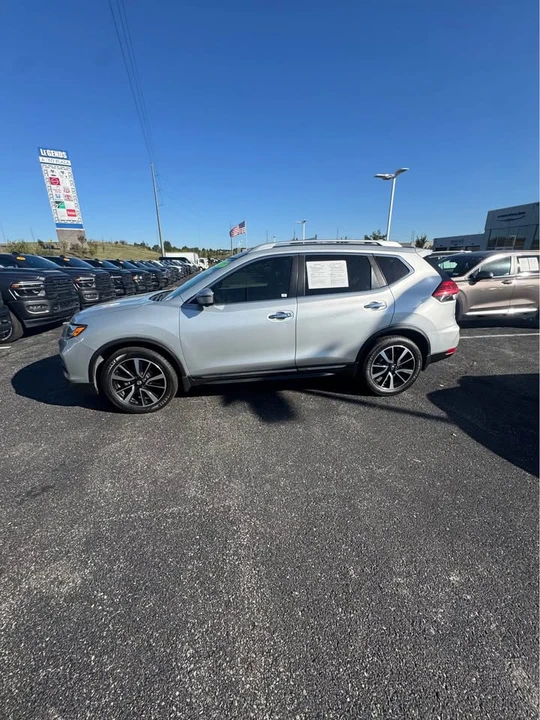 2017 Nissan Rogue - Image 2 of 20