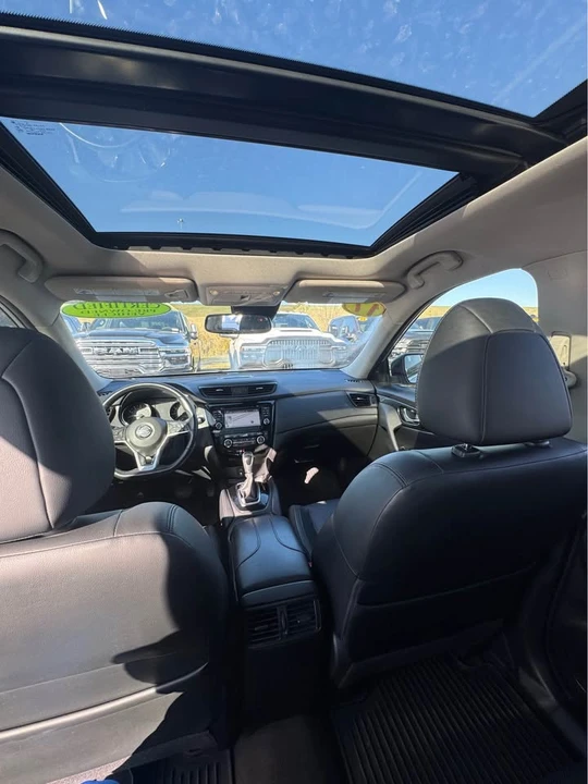 2017 Nissan Rogue - Image 11 of 20