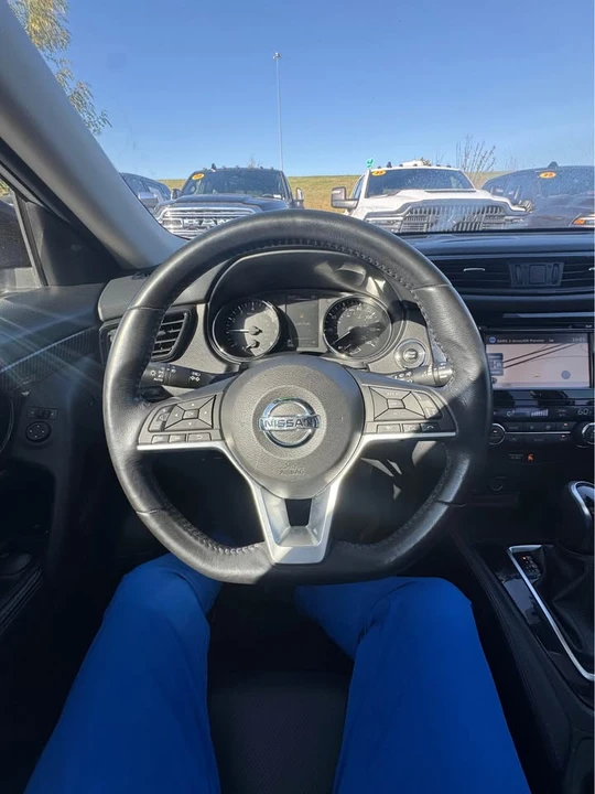 2017 Nissan Rogue - Image 17 of 20