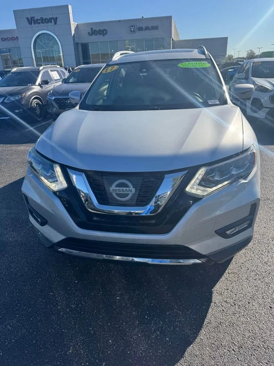 2017 Nissan Rogue - Image 4 of 20