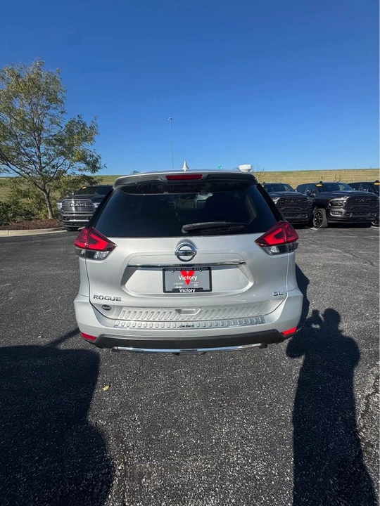 2017 Nissan Rogue - Image 6 of 20