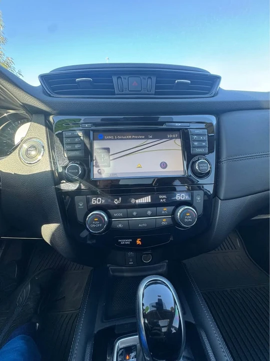2017 Nissan Rogue - Image 15 of 20