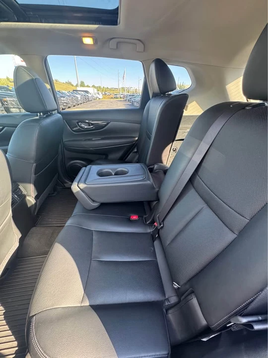 2017 Nissan Rogue - Image 9 of 20
