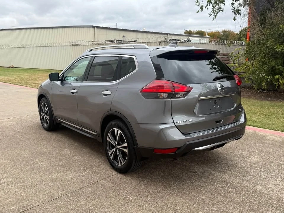 2017 Nissan Rogue - Image 5 of 6