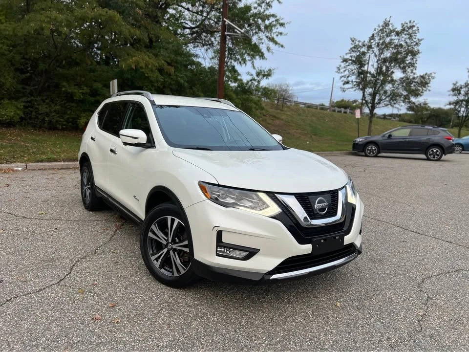 2017 Nissan Rogue - Image 2 of 20