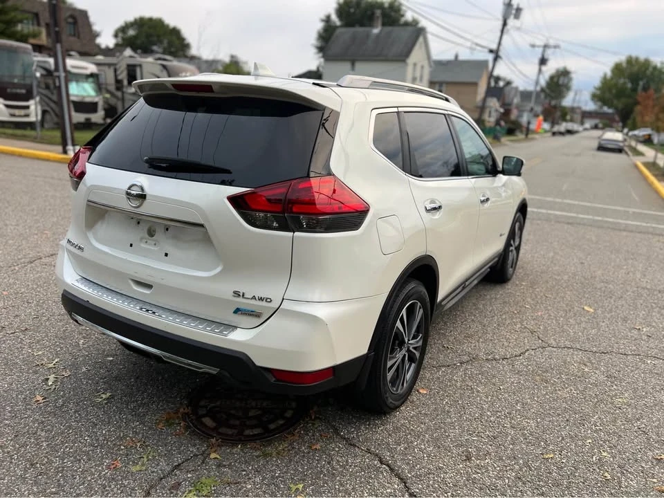 2017 Nissan Rogue - Image 6 of 20