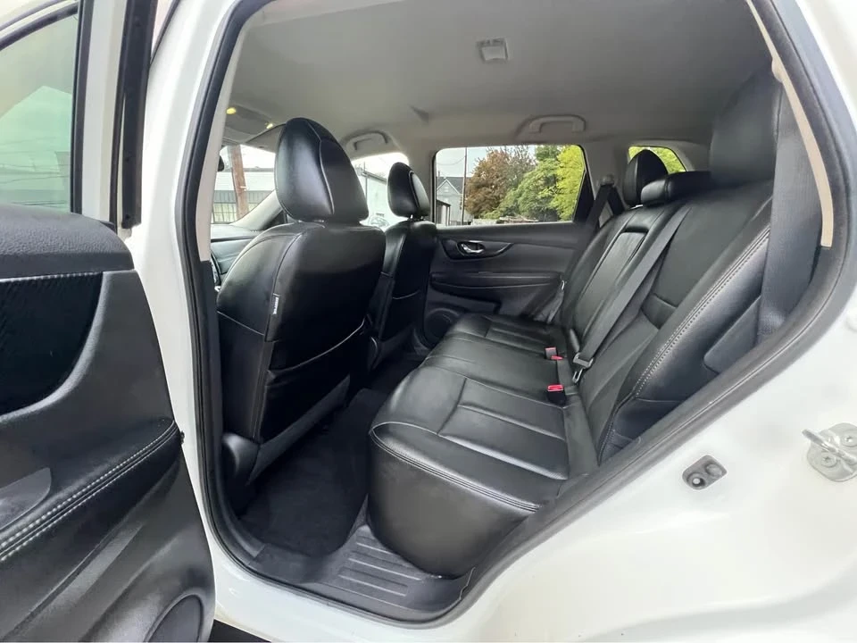 2017 Nissan Rogue - Image 15 of 20