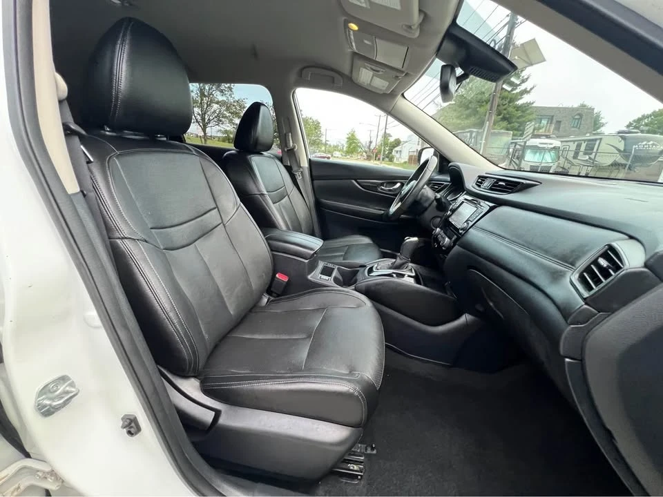 2017 Nissan Rogue - Image 14 of 20