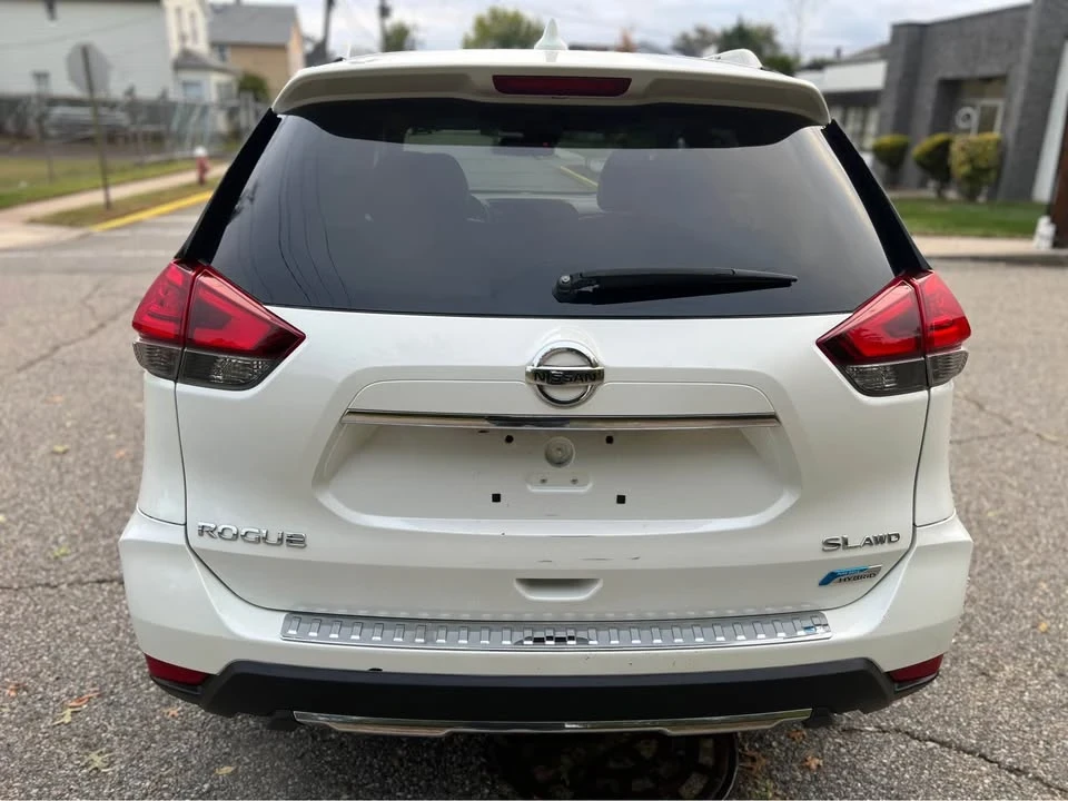 2017 Nissan Rogue - Image 8 of 20