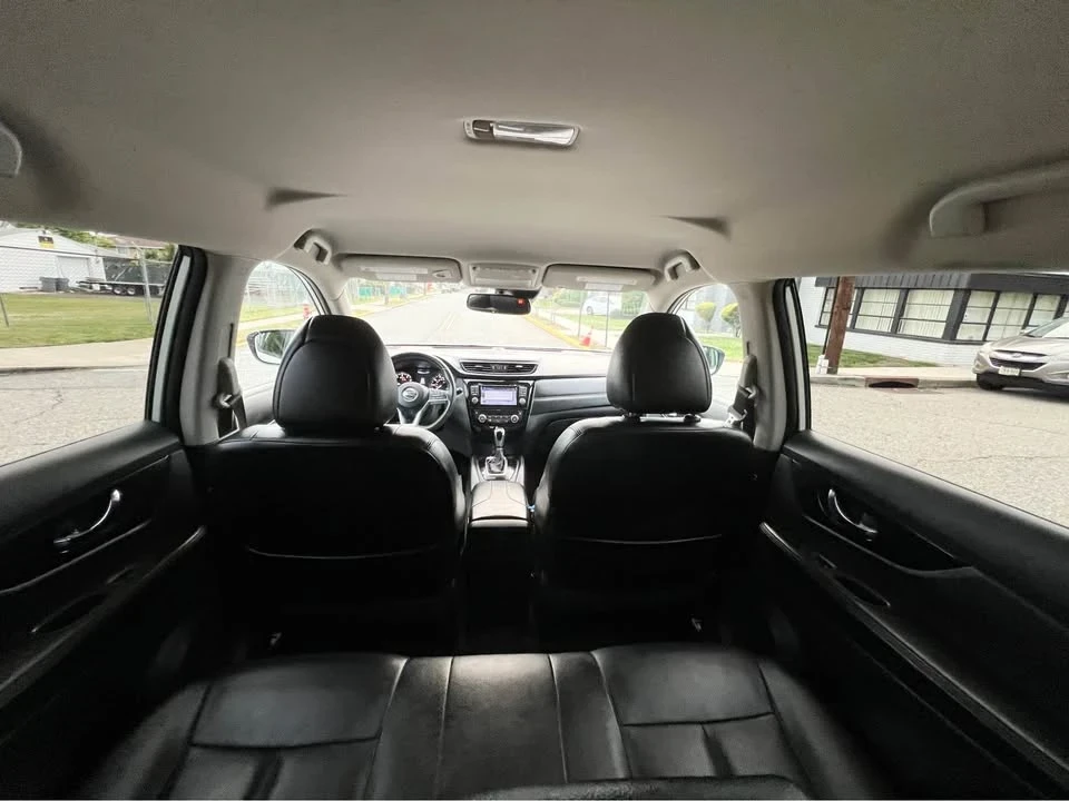 2017 Nissan Rogue - Image 10 of 20
