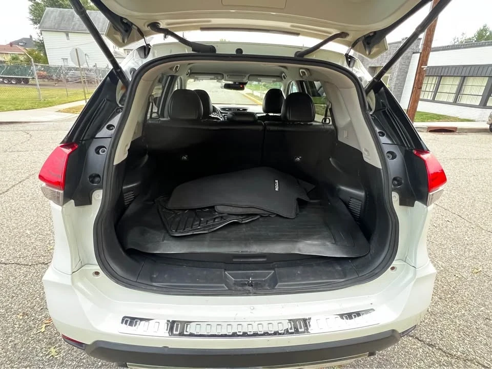 2017 Nissan Rogue - Image 9 of 20