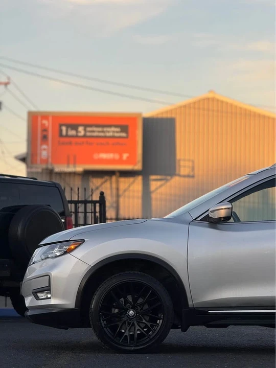 2017 Nissan Rogue - Image 17 of 19