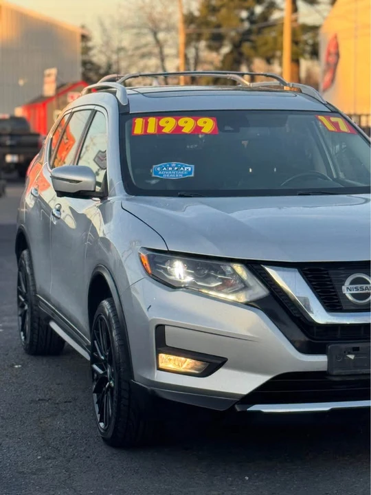 2017 Nissan Rogue - Image 9 of 19