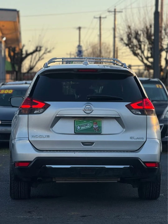 2017 Nissan Rogue - Image 15 of 19