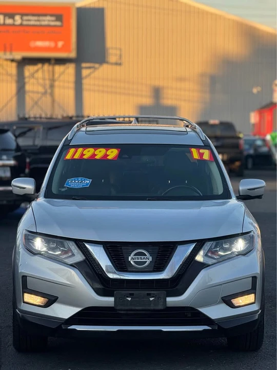 2017 Nissan Rogue - Image 2 of 19