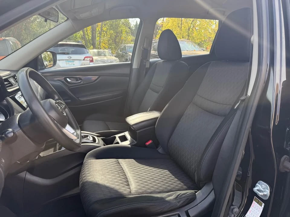 2017 Nissan Rogue - Image 10 of 11